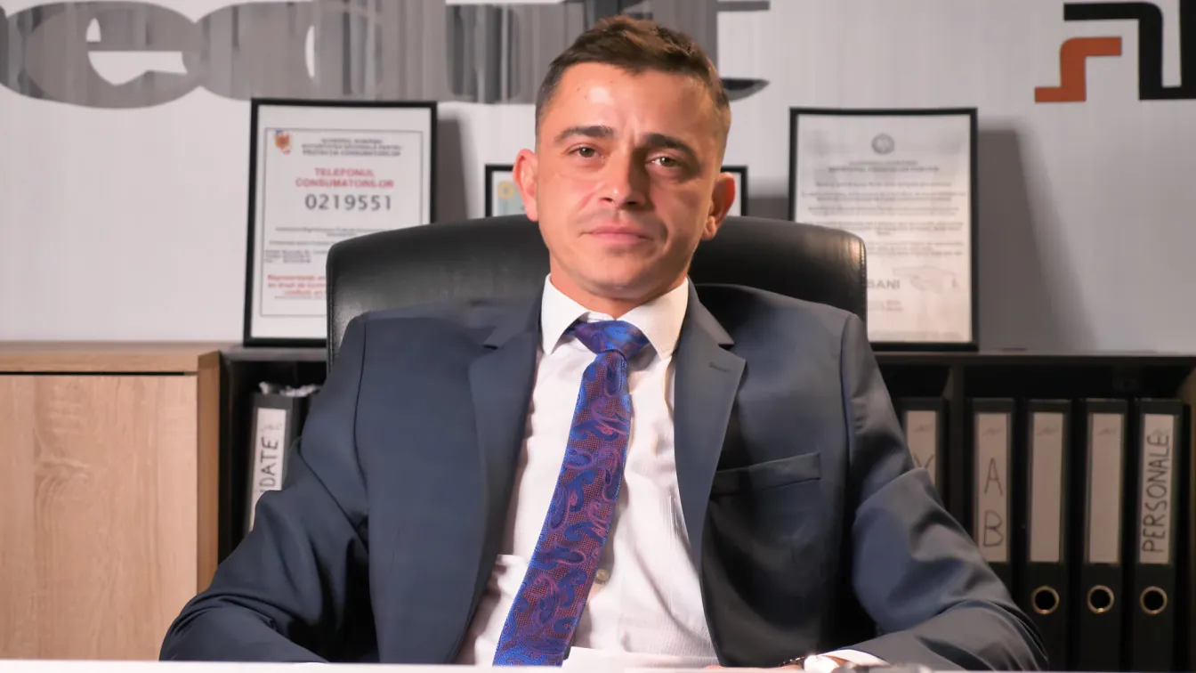 Andy Popescu, la biroul Amanet Auto